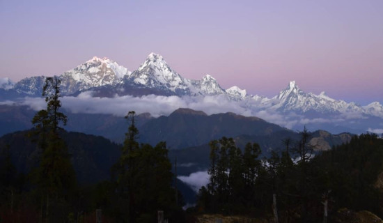 मोहरेडाँडाबाट देखिएको हिमशृङ्खला