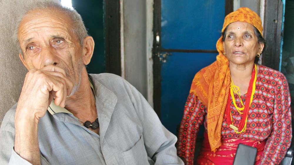 गोलीले ढल्यो वृद्ध दम्पतीको सहारा