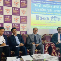 ओझेलमा मुस्ताङको पुराना गुफा