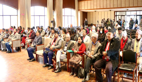 निवर्तमान सांसदबाट हस्ताक्षर सङ्कलन अभियान