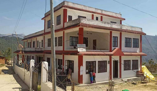 तीन वटा कार्यालयको सेवा एउटै भवनबाट