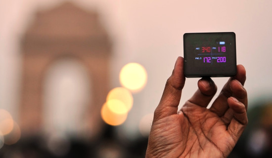 दिल्लीमा वायु प्रदूषण चरम स्तरमा, सडकमा विरोधमा