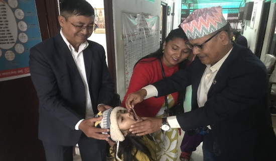 तनहुँमा बालबालिकालाई ‘स्वर्णबिन्दु प्राशन’ सुरु