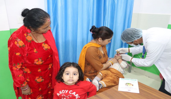 बालबालिकालाई ‘स्वर्णबिन्दु प्राशन’