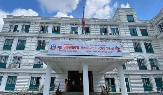 बसबाट लडेर युवकको मृत्यु