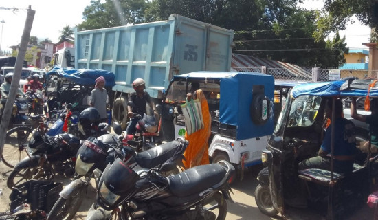 राजविराज बजारको सडक अस्तव्यस्त