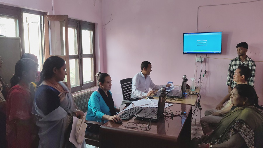 नवलपरासीमा मतदाता नामावलीमा नाम दर्ता गर्नेको भिड