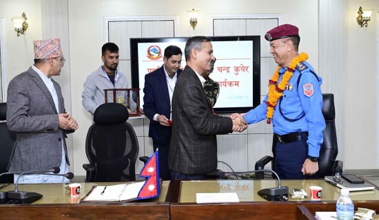 काठेपुल तर्दै पर्यटक