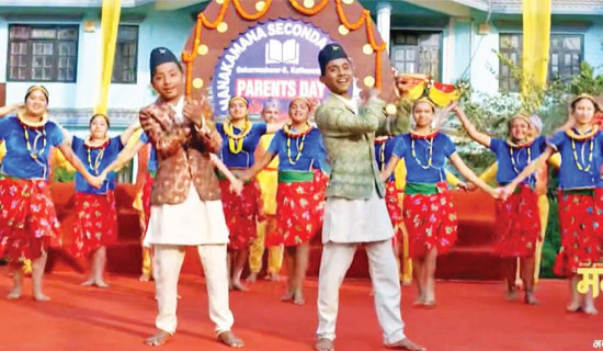 मनबिनाको धनको ‘बा आमा’