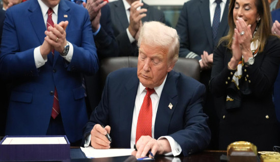 राष्ट्रपति ट्रम्पद्वारा ४३ दिनको शटडाउन अन्त्य गर्दै सरकारी कोष विधेयकमा हस्ताक्षर