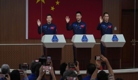 अन्तरिक्षमा भग्नावशेषले क्षतिग्रस्त यानपछि चिनियाँ अन्तरिक्ष यात्रीहरूको सुरक्षित फर्काइ