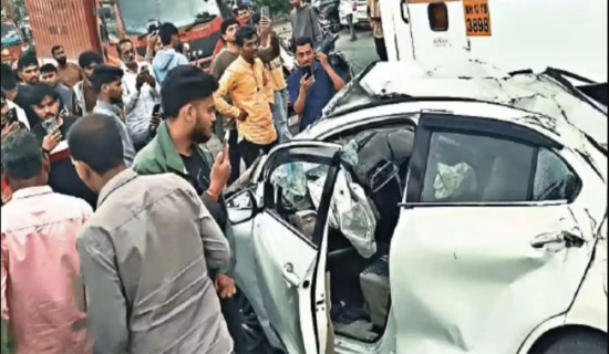 गुर्जामा खच्चडबाट खाद्यान्न ढुवानी गरिँदै