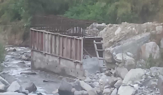 जराङ खोला मोटरेबल पुल निर्माणमा ढिलाइ