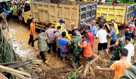 इन्डोनेसियामा पहिरो जाँदा दुई जनाको मृत्यु, २१ बेपत्ता