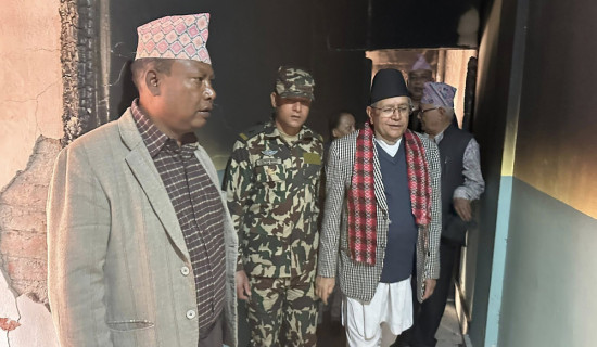 सभामुख घिमिरेद्वारा झापामा क्षतिग्रस्त भवन र सरकारी कार्यालयको अवलोकन