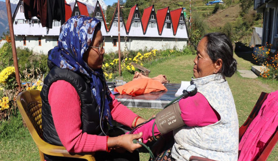 अन्नपूर्णमा टोल टोलमा पुगेर स्वास्थ्य परीक्षण