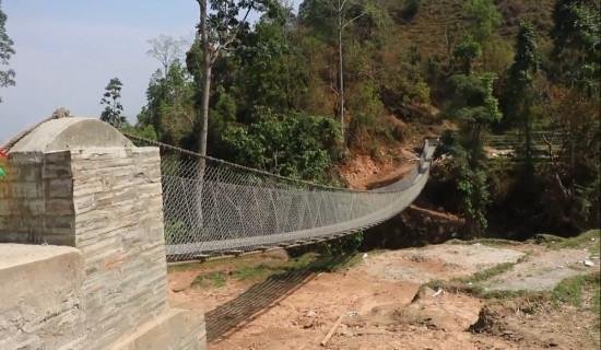 ‘खकुवाखोलामा झोलुङ्गे पुल बनेपछि पुस्तौँदेखिको समस्या अन्त्य भएको छ’