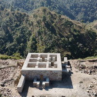 पहिरोपीडितलाई त्रिपाल र सोलार ‘प्यानल’