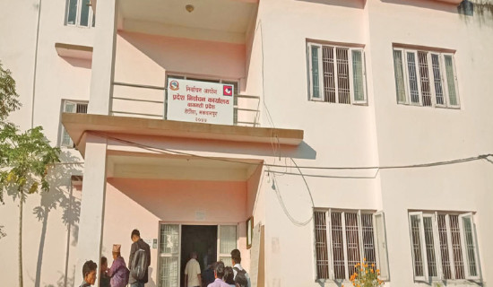 निर्वाचनको तयारीमा जुट्दै कर्मचारी