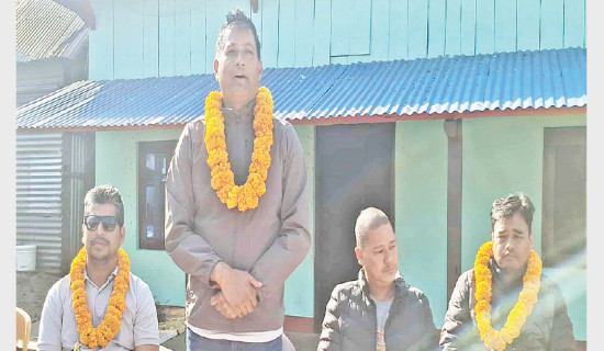 व्यक्तिगत खर्चमा सडक निर्माण