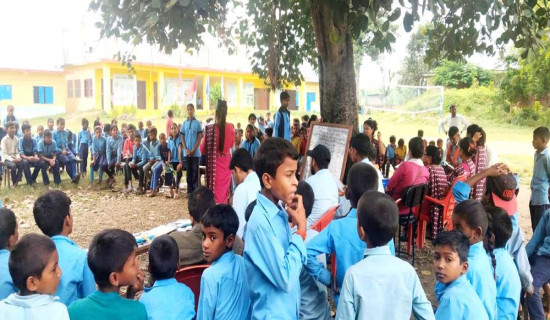 विद्यालय एक प्रधानाध्यापक तीन