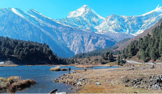 टिटी ताल र धौलागिरि हिमाल