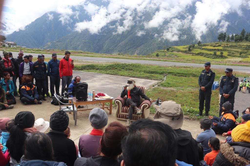 सदगुरूद्वारा सिमकोट विमानस्थलमा प्रवचन