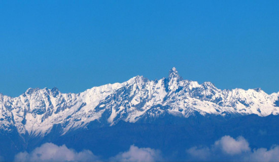 दश हिमाल, सूर्योदय र सूर्यास्त नियाल्न नगरकोटमा पर्यटक