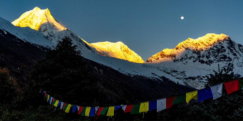 पर्यटकको रोजाइमा मनास्लु हिमाल