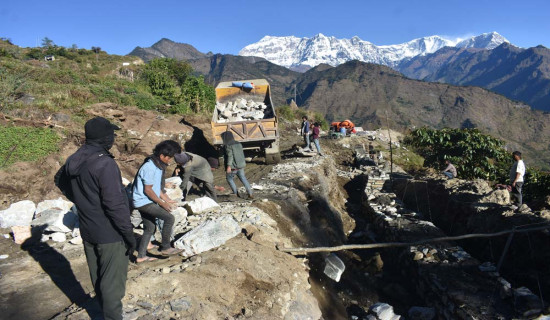 दरबाङ–मुना सडक :  स्तरोन्नतिको काम हुँदै