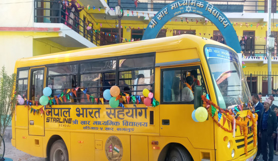 भारतीय दूतावासद्वारा बडिगाडको विद्यालयलाई बस सहयोग