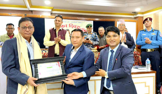 बाँकेमा सबैभन्दा बढी कर तिर्ने वेस्टर्न हस्पिटललाई सम्मान