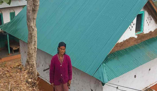 पौवादुङ्माका ५२५ परिवारले पाए जस्तापाताको छानो