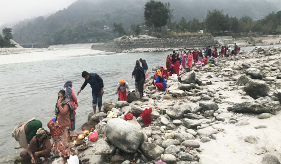 बालाचतुर्दशी देवघाट र व्यास-पराशर धाममा भक्तजनको घुइँचो