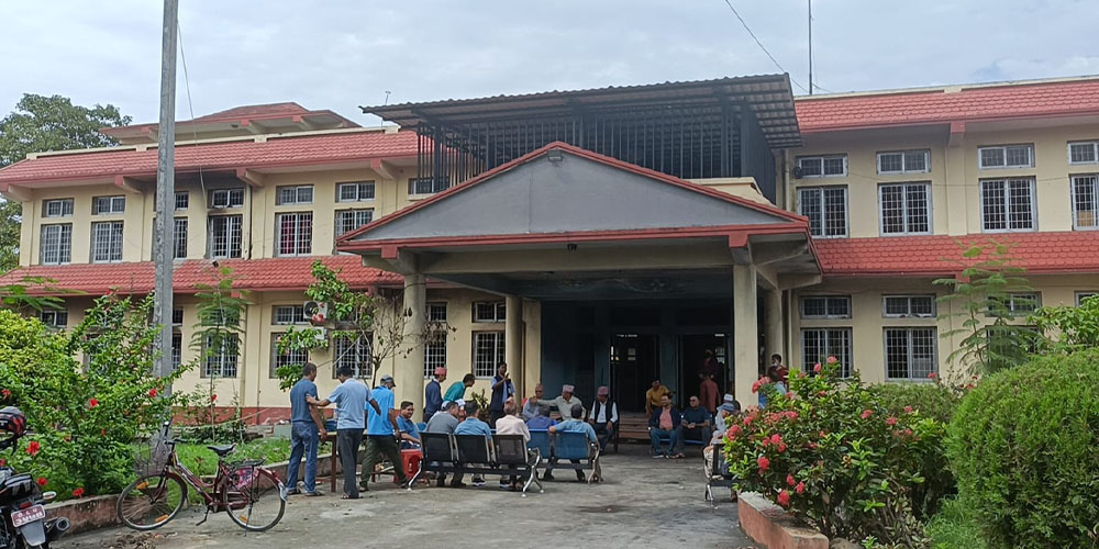 अदालतमा आगजनी गरेको आरोपमा तीन पक्राउ