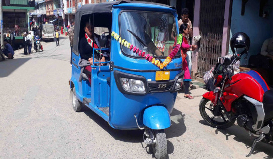 ‘मौरिस हर्जोग’ पदमार्गका अस्थायी पुलमा आलोपालो आवतजावत गर्नुपर्ने अवस्था