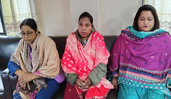 दुई सन्तानको जन्मदर्ता गराउन अधिकारकर्मी गुहार्दै बिर्मा