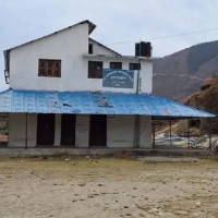 म्याद गुज्रेको सामान राखेका र मापदण्ड पुरा नगरेका पसललाई जरिवाना