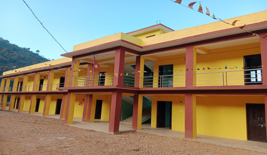 म्याद गुज्रेको सामान राखेका र मापदण्ड पुरा नगरेका पसललाई जरिवाना