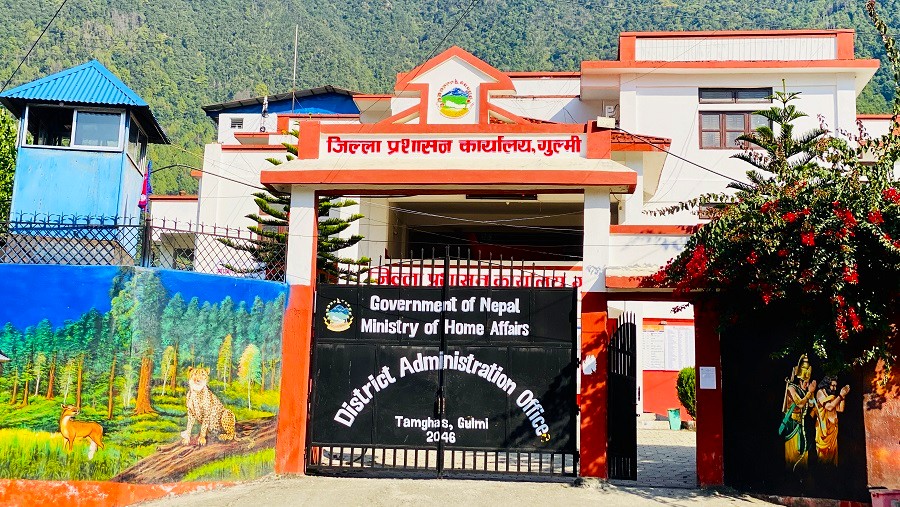 तोकिएकै समयमा कार्यक्रम, खादा माला बन्द