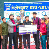 नेपाल मलेसियाविरुद्ध फिल्डिङ गर्दै