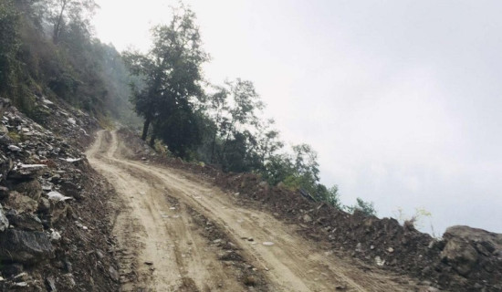 बारपाक–लाप्राक सडक अलपत्र हुँदा स्थानीयलाई सास्ती