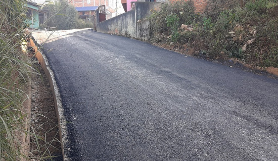 खाल्टै खाल्टा भएको विद्युतचोक सडक कालोपत्रे