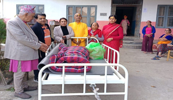 बृद्धाश्रमलाई सामग्री हस्तान्तरण