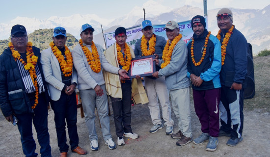 मिडिया सोसाइटी अवार्डद्वारा पत्रकार घर्ती सम्मानित