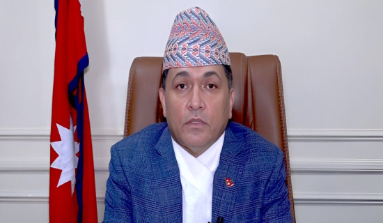 गाउँसँगै विद्यालय पनि रित्तिँदै