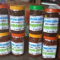 अलैँची थन्क्याउनमा व्यस्त किसान