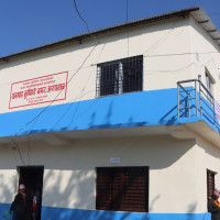 स्वास्थ्यकर्मीद्वारा खर्कमै पुुगेर बालबालिकालाई खोप र उपचार