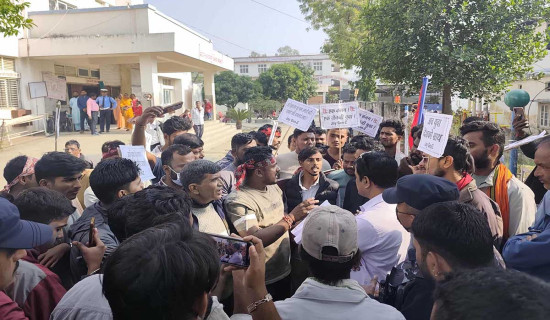 युवाले प्रमुख जिल्ला अधिकारी तथा अस्पतालका प्रमुखलाई बुझाए ज्ञापनपत्र