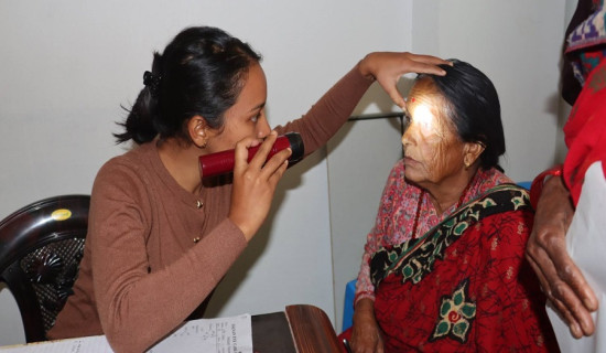 सल्यानमा निःशुल्क आँखा शिविरः सात सयभन्दा बढी लाभान्वित